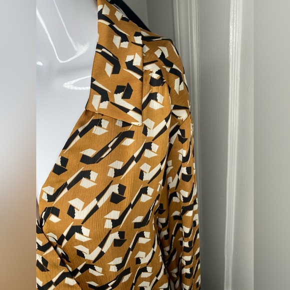 PLEIONE NWOT L Stylish Gold Brown Carmel Abstract Patterned Women's Top - Picture 7 of 13